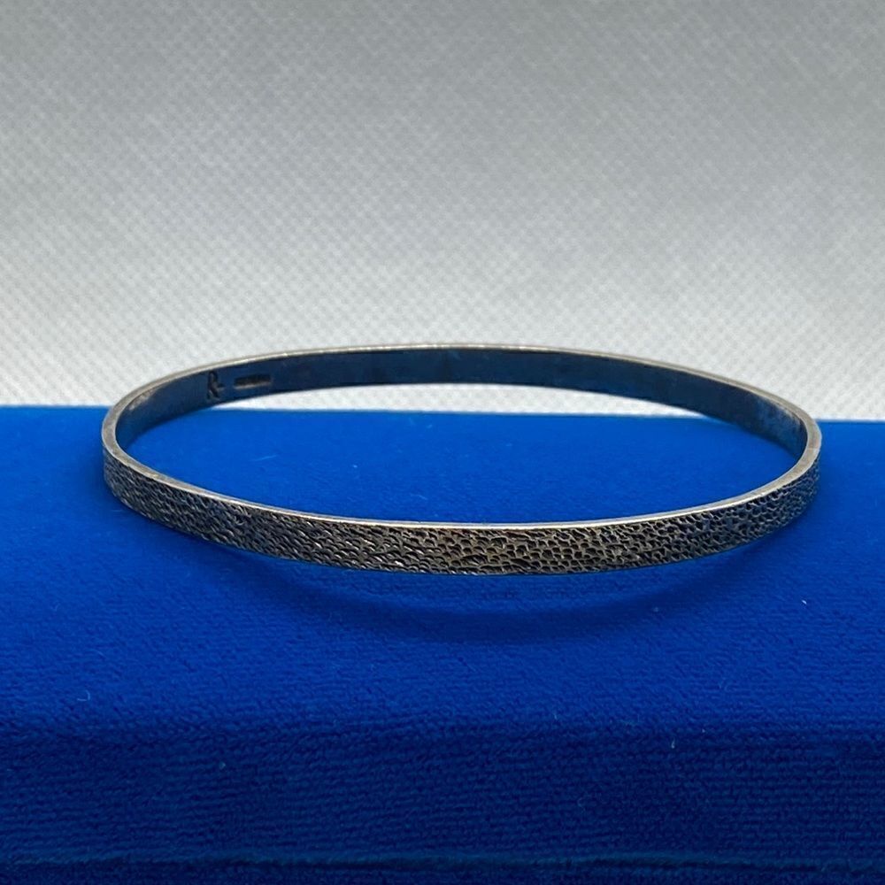 💛 925 Textured Bangle - Picture 2 of 5